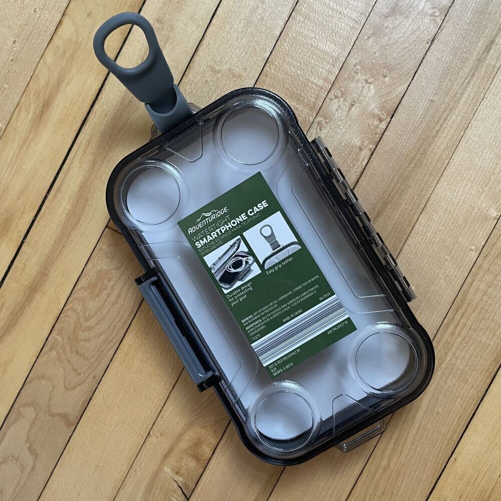 Adventuridge watertight smartphone case rubber handle ourdoors exploring‎